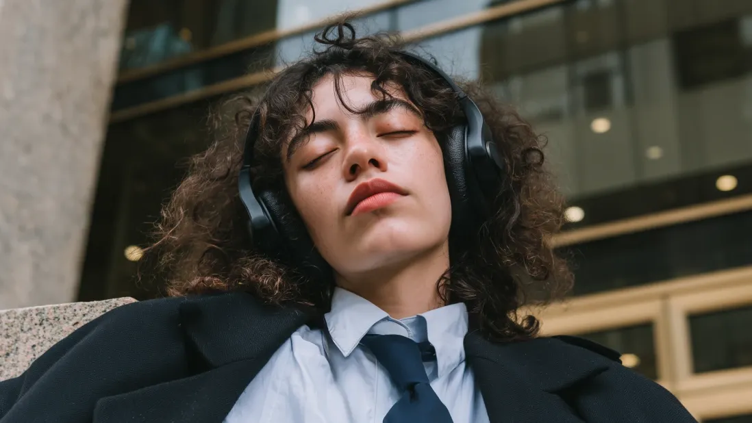 Headspace vs Calm: Which Mindfulness Meditation App Is Right for You?