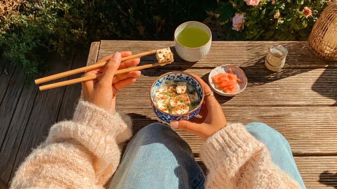 Mindful Eating Exercises to Stop Eating on Autopilot