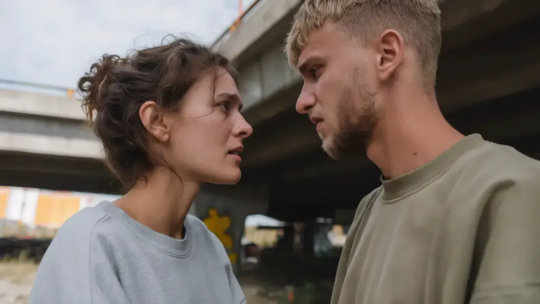 Toxic Relationship Signs: 10 Red Flags You Can’t Ignore